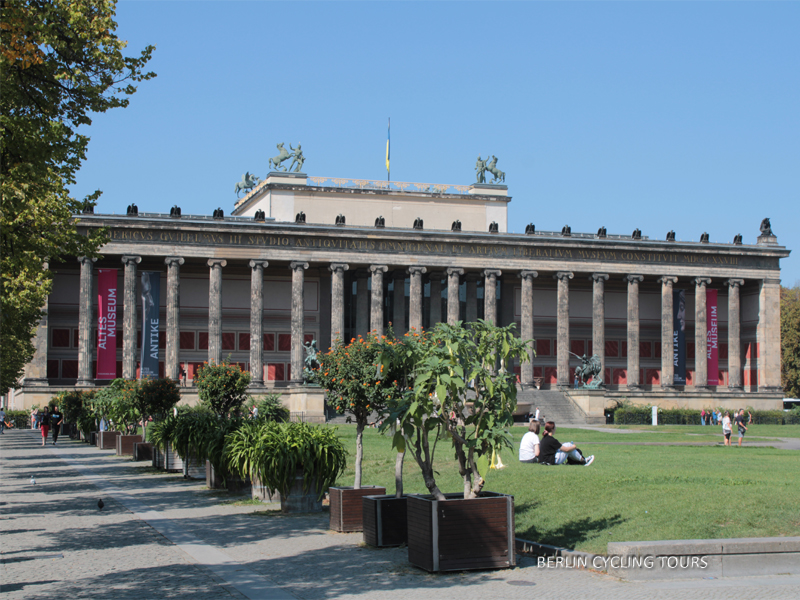 Altes Museum Berlin gefuehrte Fahrradtouren Stadtfuehrungen Radreisen