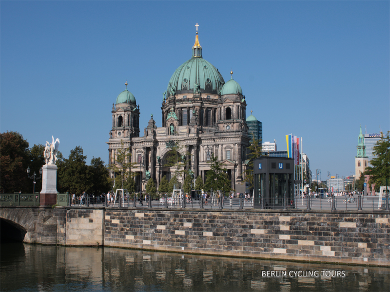 Berliner Dom gefuehrte Fahrradtouren Staedtereisen Stadtfuehrungen