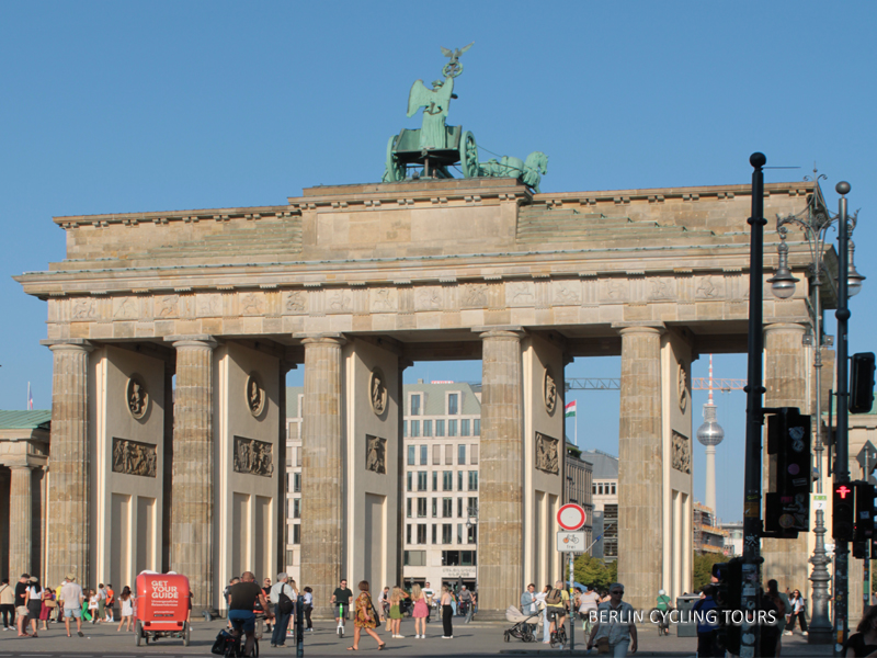 Brandenburger Tor Berlin gefuehrte Radtouren Staedtereisen Stadtrundfahrten
