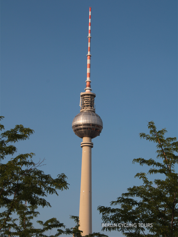 Fernsehturm Berlin Fahrradtouren Staedtereisen Stadtfuehrungen