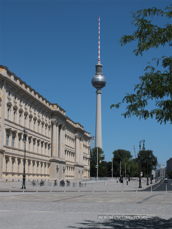 Fernsehturm Berlin Radtouren Reisen Schlossplatz Rundfahrten