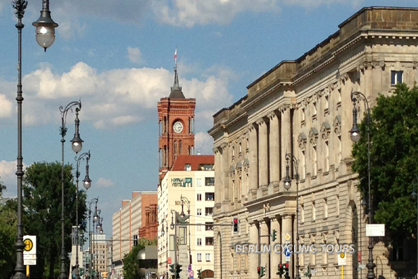 Rotes Rathaus Berlin Fahrradtouren Staedtereisen